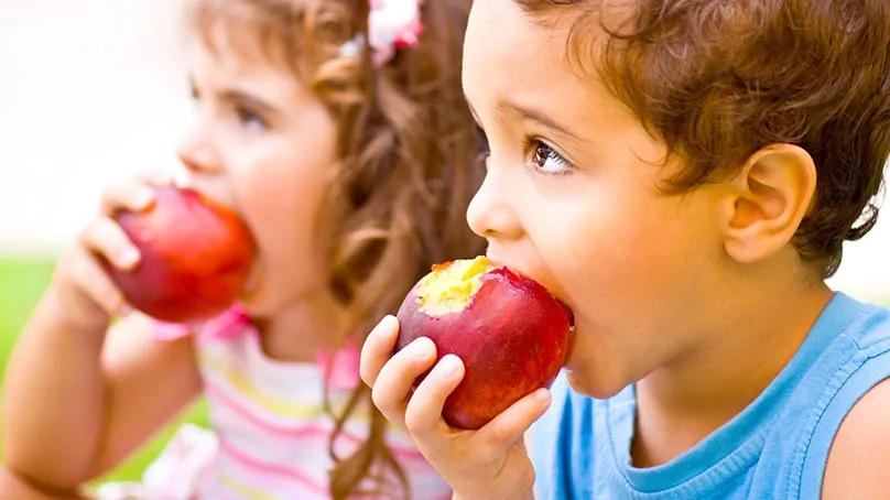 avoid eating apple on worst time